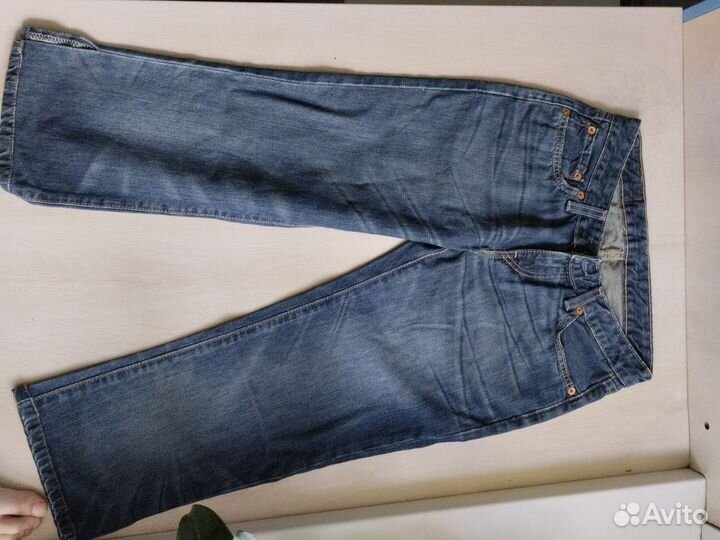 Levis 547