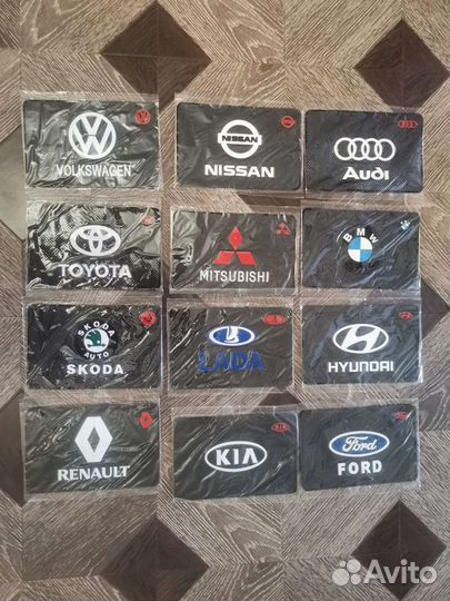 Противоскользящий коврик с логотипом авто