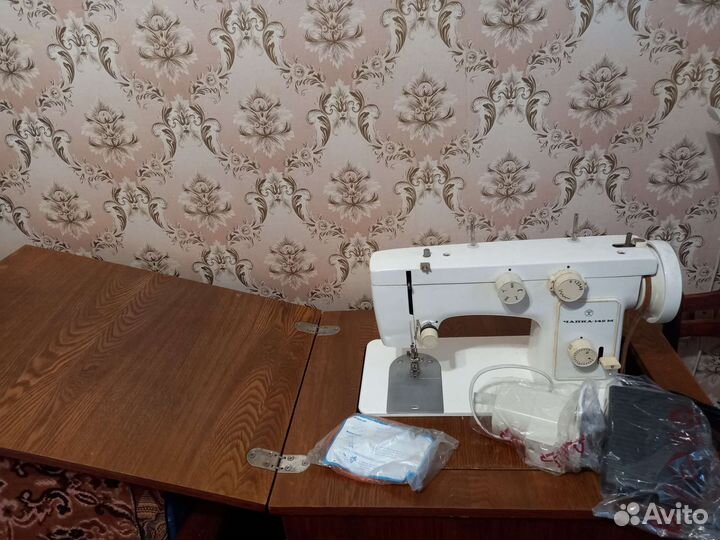 Швейная машина Чайка 142м