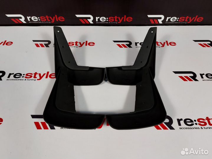 Брызговики Nissan Tiida 11 N983