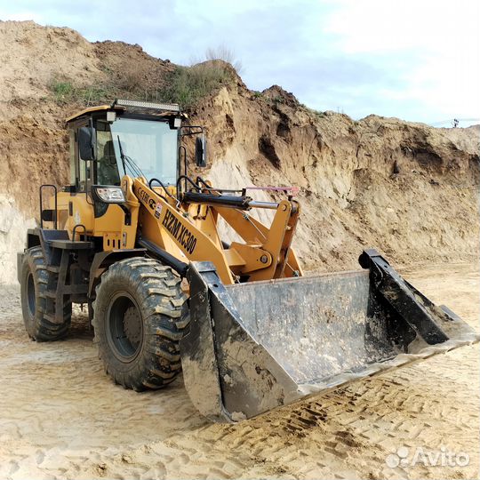 Оказываю услуги фронтальным погрузчиком