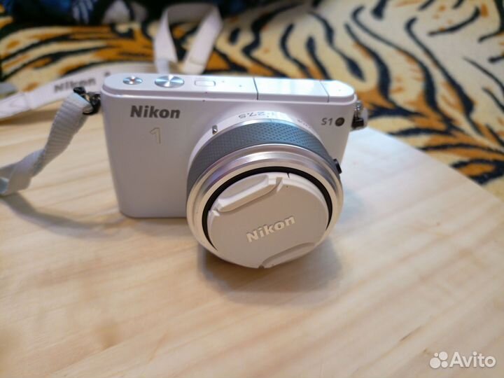Компактный фотоаппарат Nikon s 1