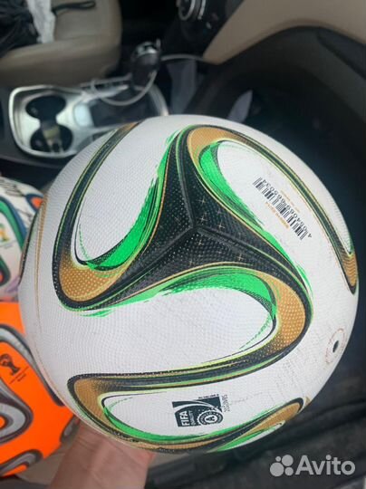 Футбольные мячи adidas brazuca