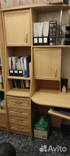 Компьютерный стол и солдатик