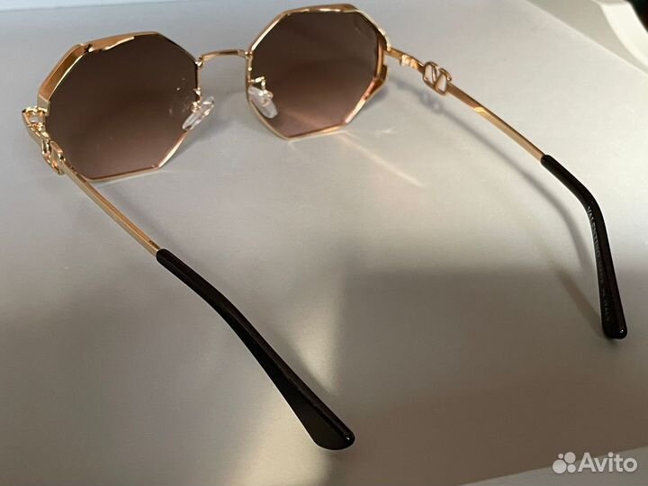 Солнцезащитные очки оригинальные женские valentino