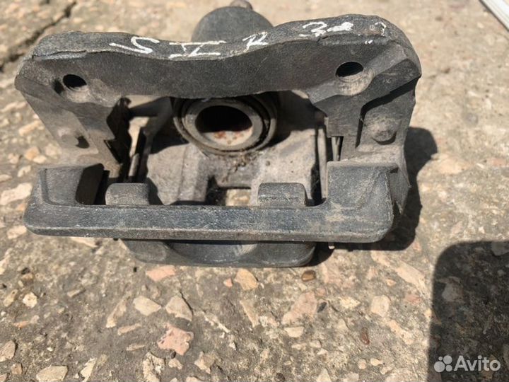 Суппорт задний правый Hyundai Sonata EF 2003