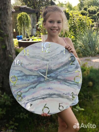 Часы настенные авторские из эпоксидной смолы