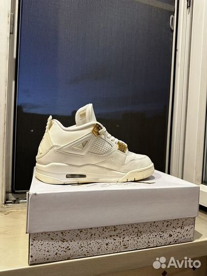 Nike air jordan 4 retro metallic gold