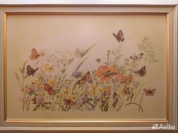 Картина, вышитая крестиком, в раме