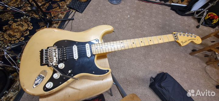 Продам гитару Fender Stratocaster