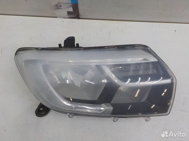 Фара правая Renault Sandero 2018