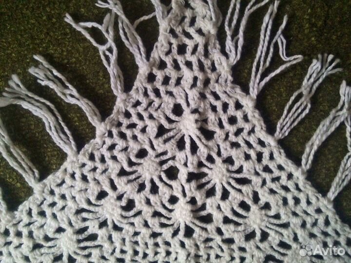 Платок вязанный. 130х85х85. Иск. нить