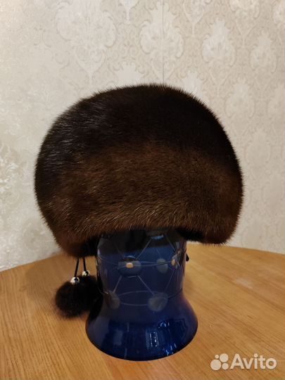 Женские меховые шапки