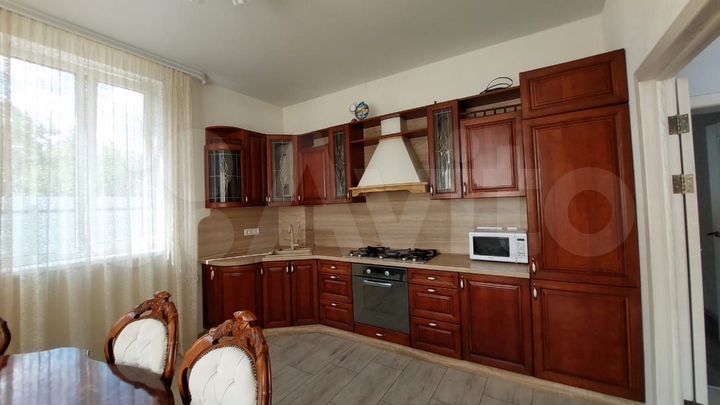 Дом 180 м² на участке 6,3 сот.