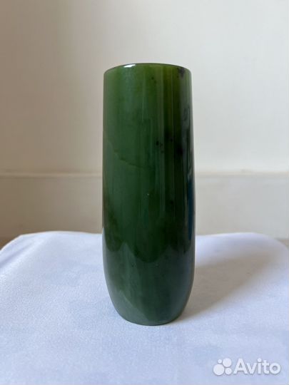 Ваза нефритовая