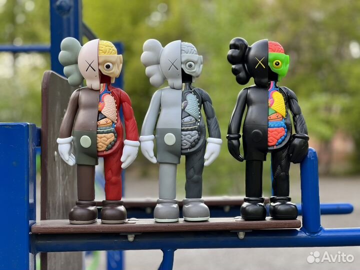 Коллекционные фигурки Kaws