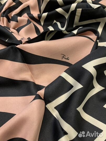 Шелковый платок кофейный с розовым новый