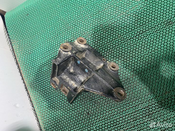 Кронштеин опоры кпп Hyundai Solaris 1.6 АКПП