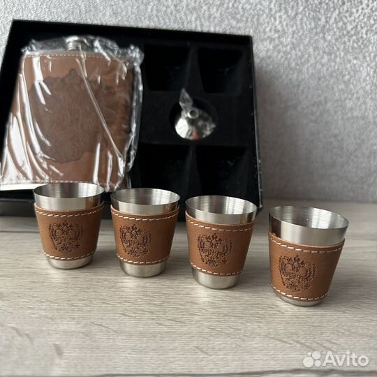 Подарочный набор (фляжка, стопки, воронка)