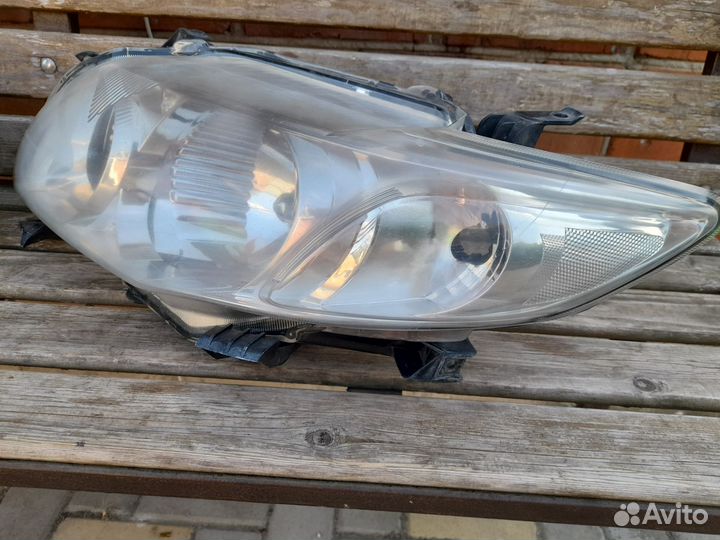 Фара левая