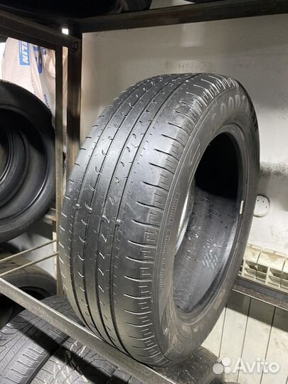 Goodyear EfficientGrip SUV 4x4 215/60 R17 96H