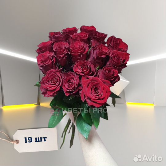 Букет красных роз, Кения, 50см 19 шт