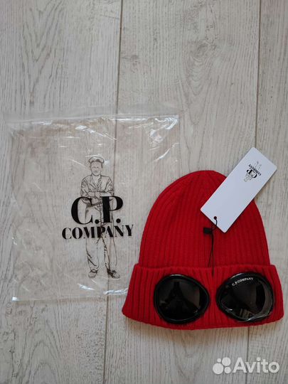 Шапка C.P Company красная