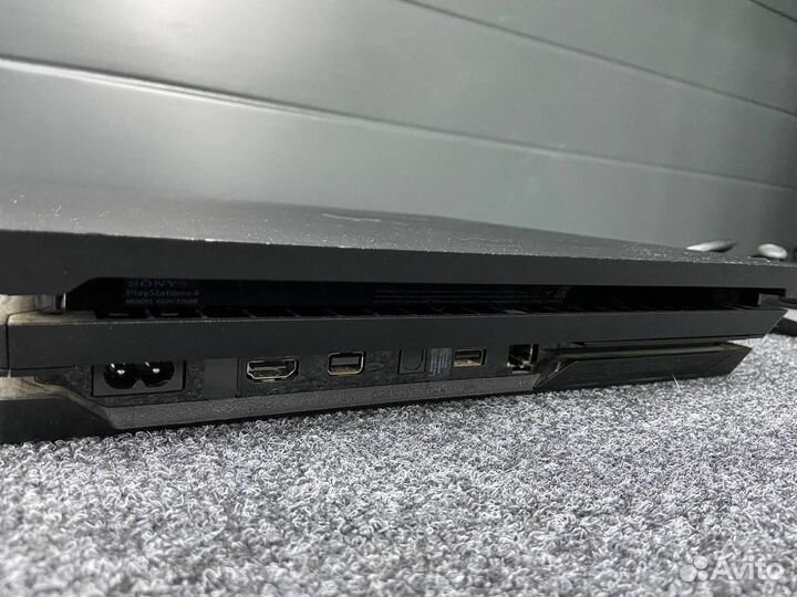 Playstation 4 PRO 1TB (CUH-7208B)