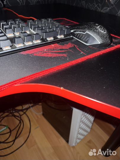 Компьютерный стол