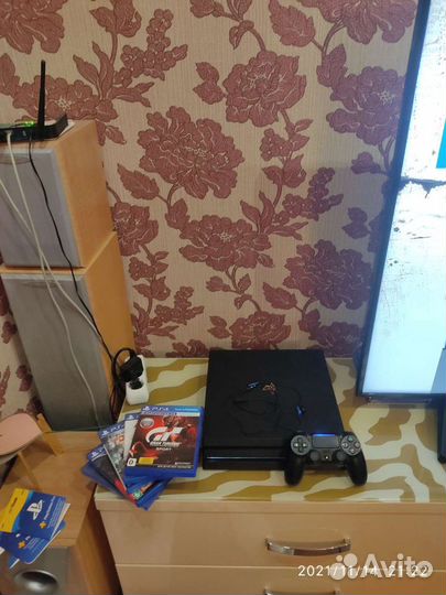 Sony playstation PS4 PRO 1TB