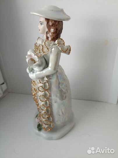 Статуэтка Девушка кружевной фарфор Румыния