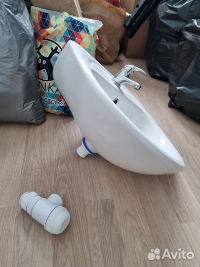 Раковина со смесителем