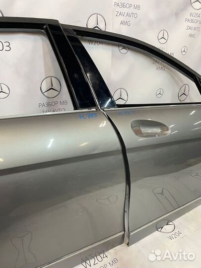 Дверь правая Mercedes W204