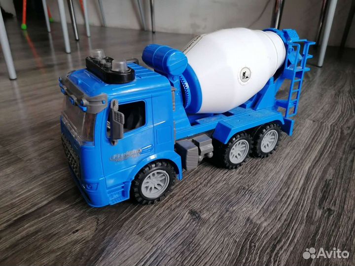 Машинки, кубики мягкие