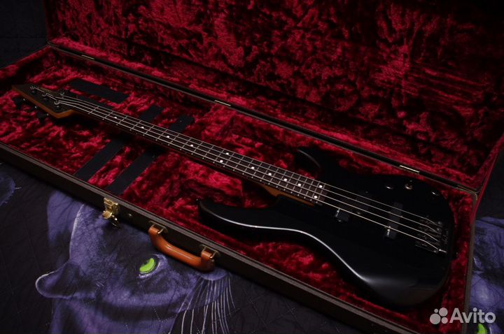 Бас-гитара Charvel CSB-55. Japan