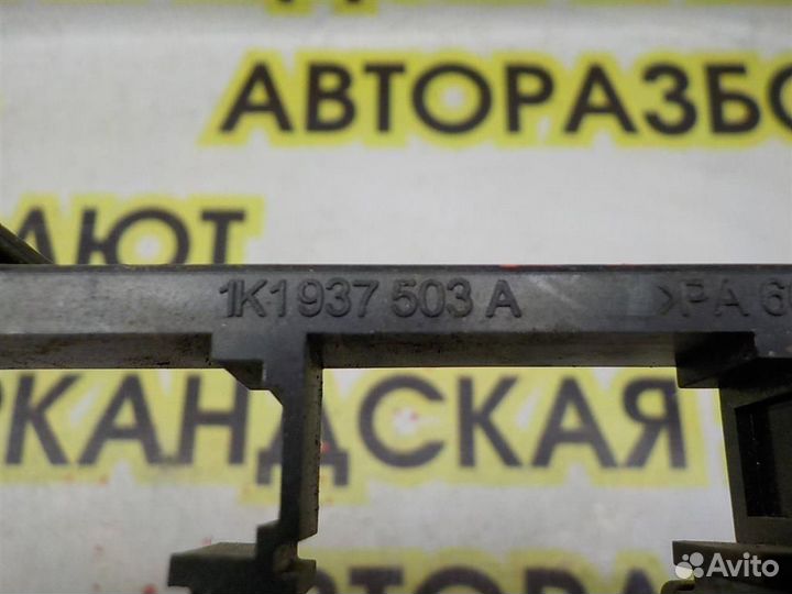 Кронштейн (сопут. товар) Volkswagen Passat (B7) 2