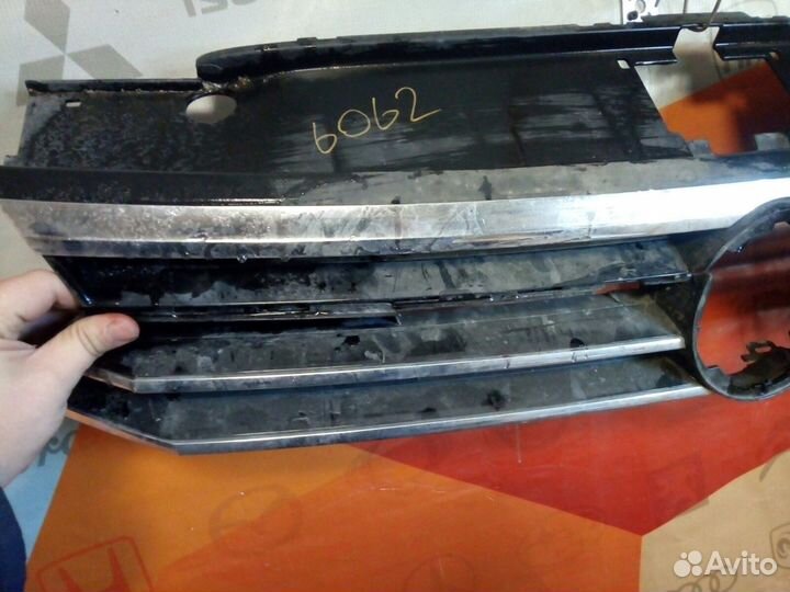 Volkswagen Passat B8 - Решетка радиатора Б/У