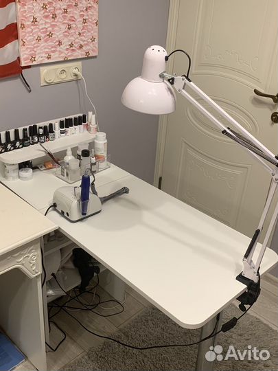 Маникюрный стол