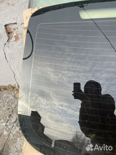 Стекло заднее Kia Quoris 3.8 Кия Кворис