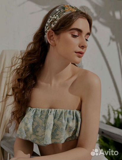 Повязка с цветочной вышивкой