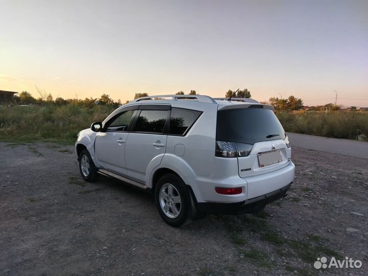 Mitsubishi Outlander 2.0 CVT, 2010, битый, 237 000 км
