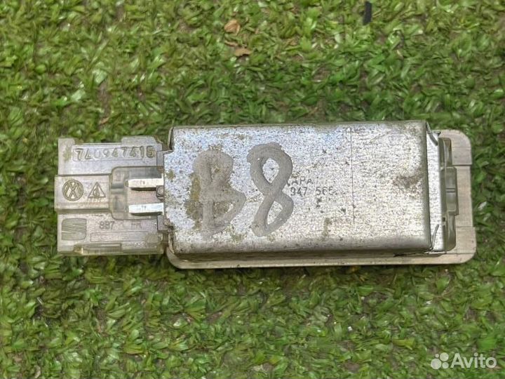 Плафон подсветки салона Volkswagen Passat B6 2007