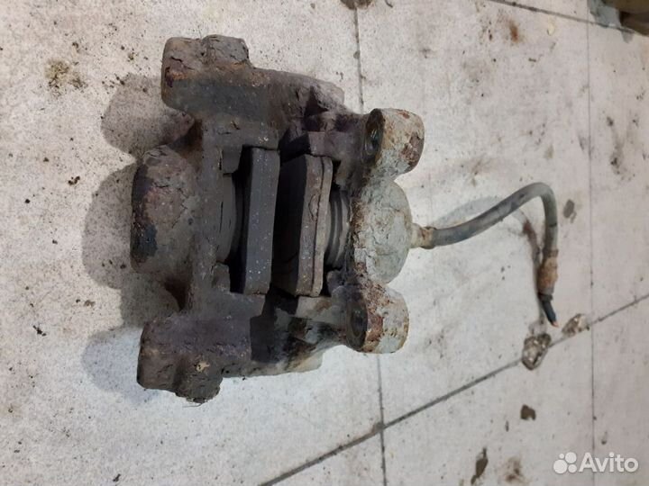 Задний суппорт слева Мерседес W140