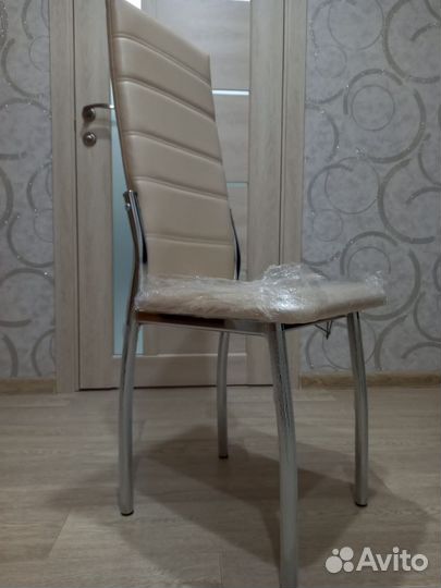 Продам стол со стульями ,абсолютно новый