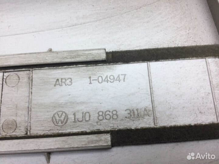 Накладка стойки средней левая Volkswagen Caddy BST