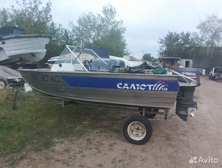 Продаю моторную лодку Салют 430