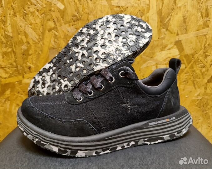 Обувь Deckers x lab