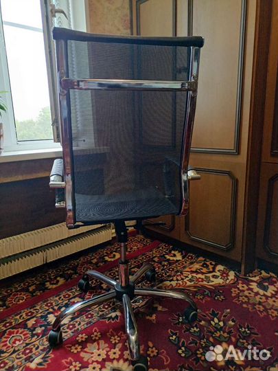 Офисное кресло руководителя