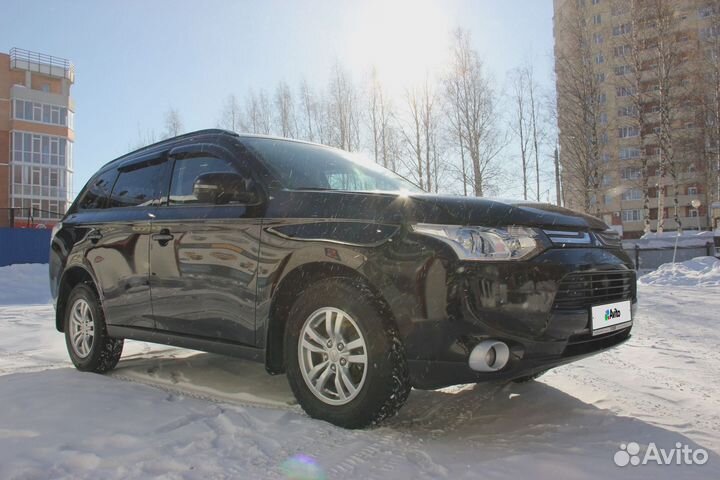 Mitsubishi Outlander 2.4 CVT, 2013, битый, 165 000 км