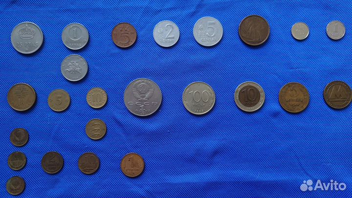 Разные монеты и банкноты